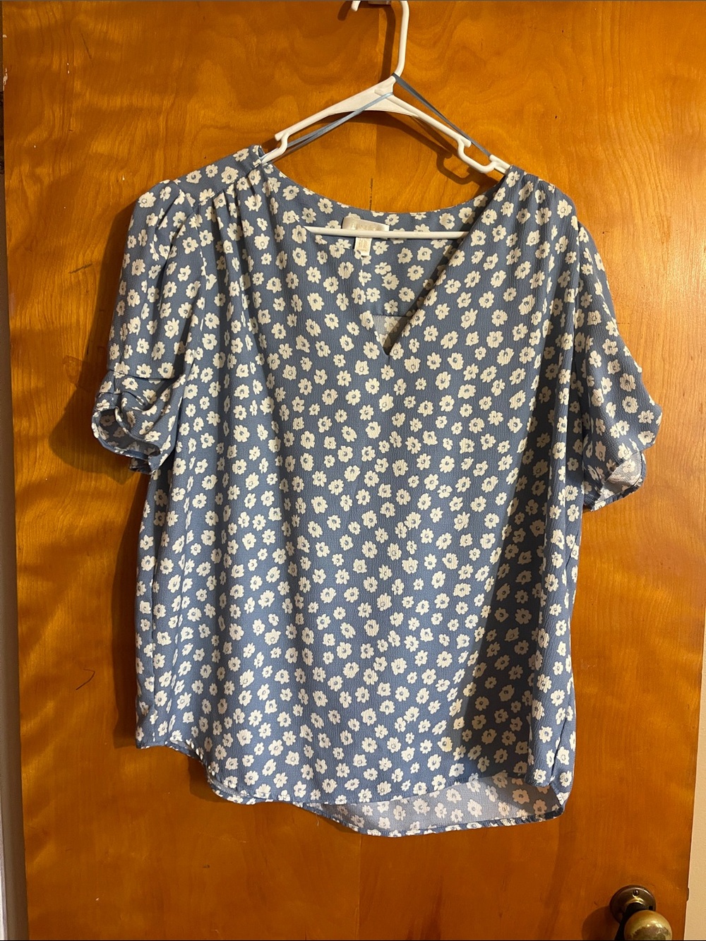 Ditsy Floral V-Neck Short Sleeve Blouse - Light Blue